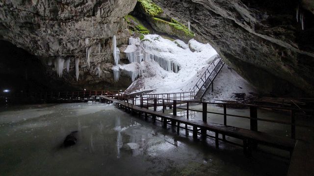 Jaskinia Lodowa w Parku Narodowym Apuseni
