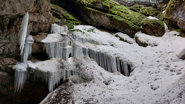 Lód w Jaskini Lodowej jest reliktem epoki glacjalnej sprzed 20 tys. lat